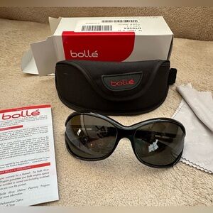 Bollé Ruby Glossy Black women’s polarized Sunglasses with case.  Gray lenses.
